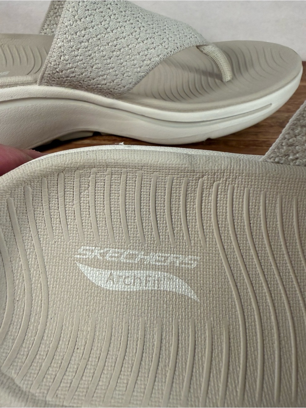 Sketchers Go Walk Arch Fit Knit Sandals, Cream Size 9 - Picture 8 of 11
